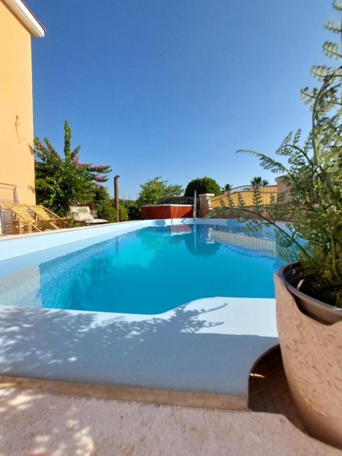 Apartments Maris Vranjic Екстер'єр фото